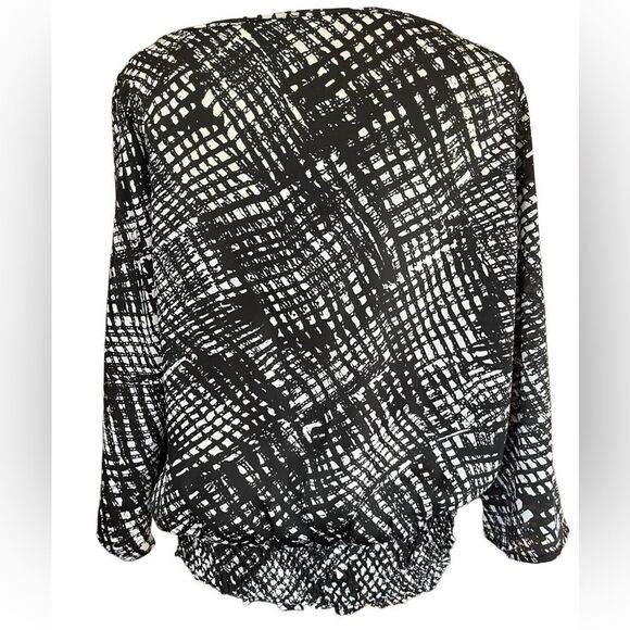 Michael Michael Kors black/white patterned top with smocked bottom hem, size S - Picture 2 of 6
